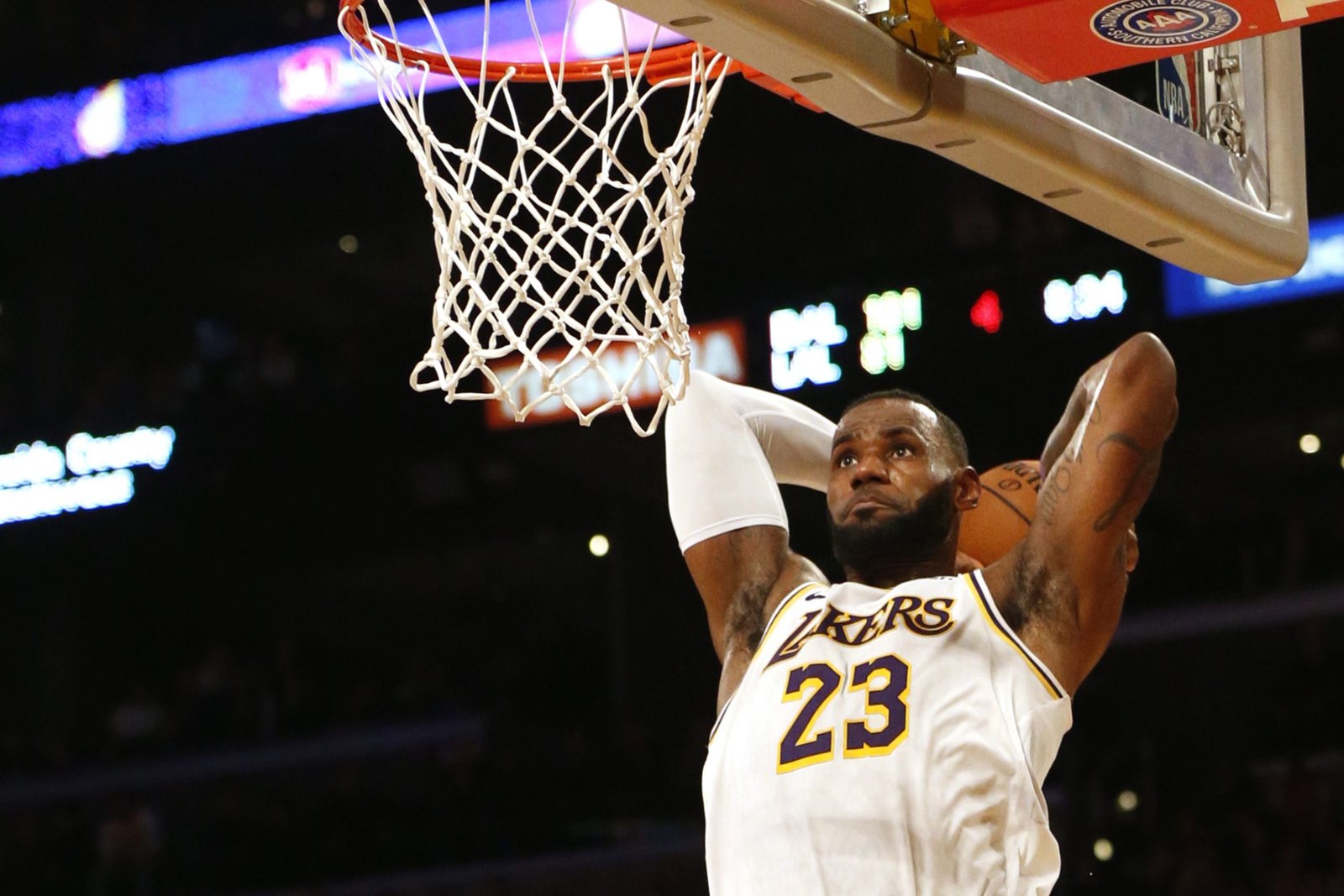 LeBron James skips out on dunk contest Landon Buford