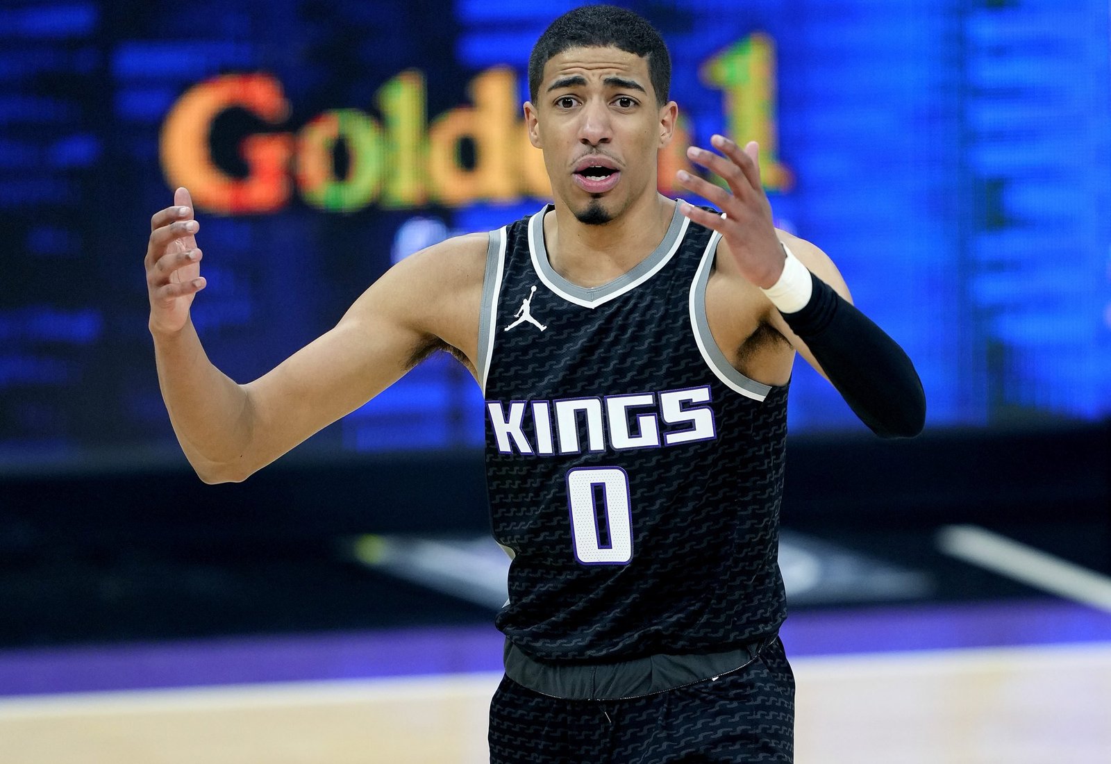 Milwaukee Bucks v Sacramento Kings