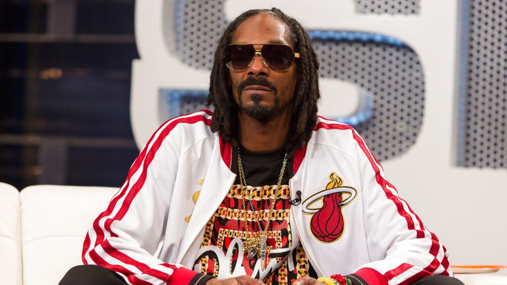 The origin of Snoop Dogg's awesome 'Snoop Dogg Hockey Club' hat and the  story behind it - Article - Bardown