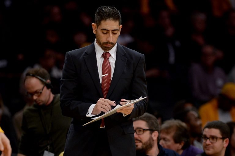 0106_SPO_LDN-L-LAKERS-MIAMI-HG