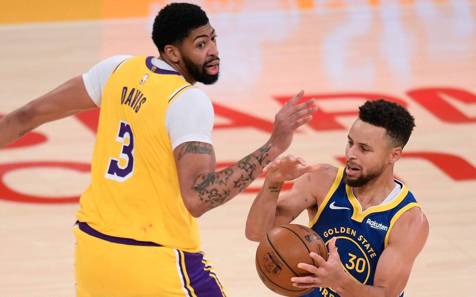 Golden State Warriors v Los Angeles Lakers