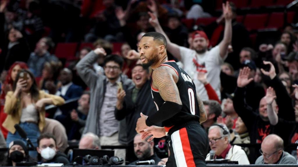 Damian Lillard/Meeting/ Portland Trail Blazers/ LandonBuford.com
