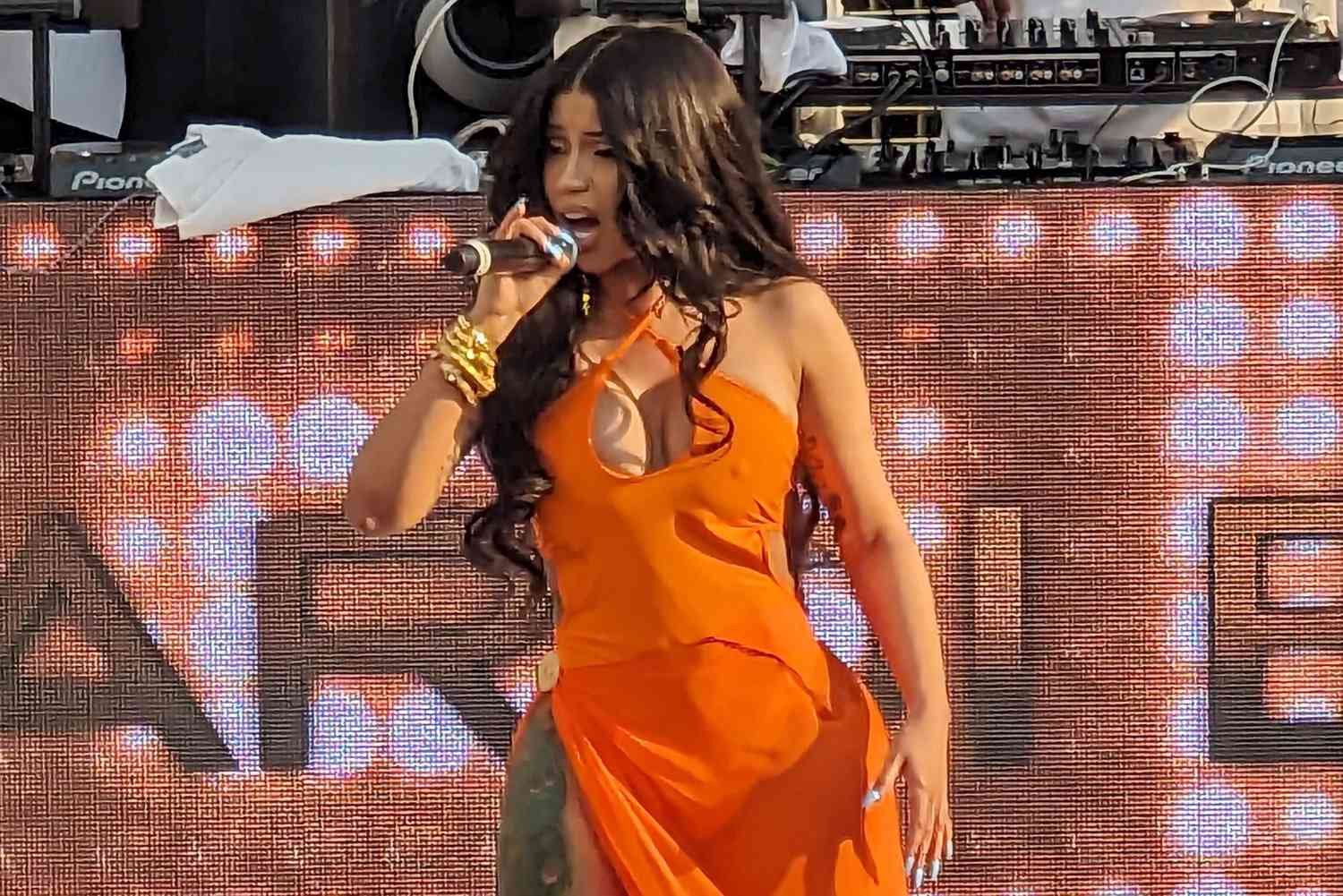 Cardi B/ Microphone/ Water/ Fan/Landon Buford The Journalist/LandonBuford.com