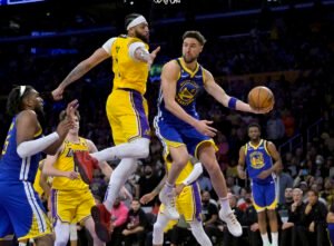 kevon-looney-austin-reaves-anthony-davis-klay-thompson-andrew-wiggins-warriors