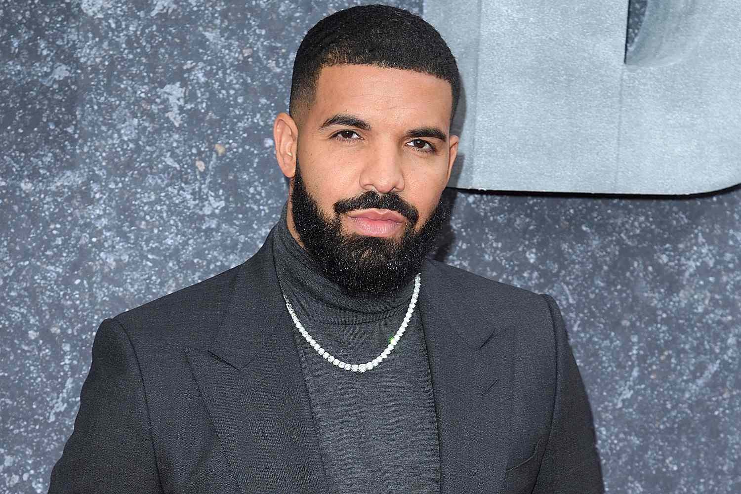 drake-3-90b572338dea4512b0d699a24a74234a