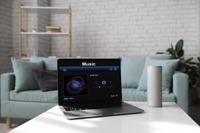 digital-assistant-speaker-composition