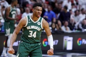 Giannis Antetokounmpo Finally Shuts Down Trade Rumors: “I Hope to Be Back Soon With the Bucks”