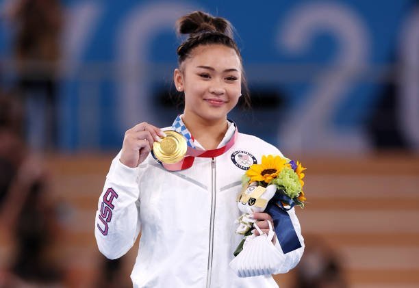 Suni Lee Shares Hilarious Take on Knicks Games vs. Olympic Stage