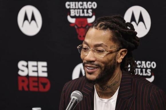 Derrick Rose waves to fans at the United Center as the Chicago Bulls announce his jersey retirement ceremony in 2026.
