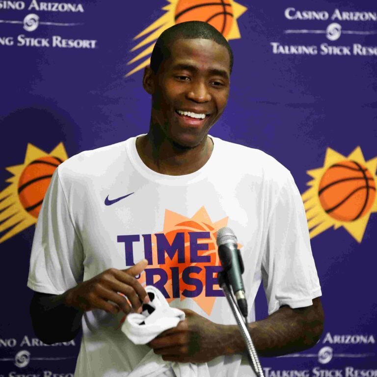 Jamal Crawford speaks about Brandon Roy’s Hall of Fame nomination, praising Roy’s unhurried and unstoppable style of play.