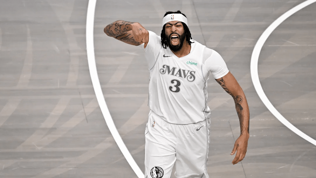 Anthony Davis reacts during a Dallas Mavericks game before being traded to the Washington Wizards